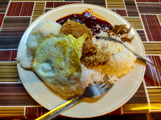 Sarapan Pagi Terbaik di Kampung Ayer Molek 3 Kedai Nasi Lemak Nenek