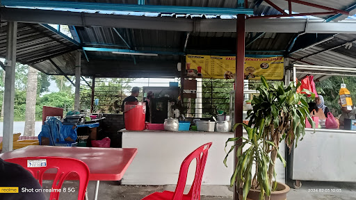 Warung Sarapan Tepi Kolam
