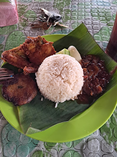 Kedai Makan Pagi (Nasi Lemak Sambal Hitam)