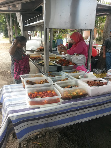 Kedai Makan Bawah Pokok
