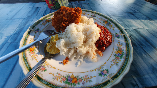 Kedai makan D tepi pantai fort supai