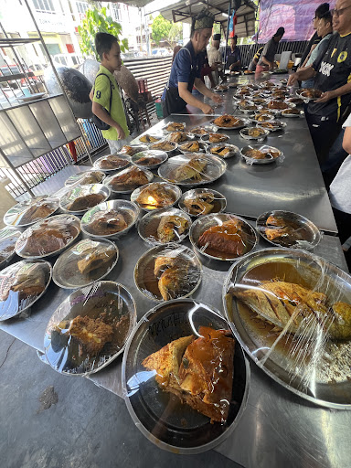 Sarapan Pagi Terbaik di Pantai Remis 10 Kepala ikan pantai remis