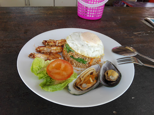 Sarapan Pagi Terbaik di Pantai Cenang 4 Yellow Beach Cafe