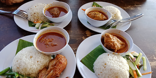 Sarapan Pagi Terbaik di Pantai Cenang 6 Nasi Dagang Pak Malau