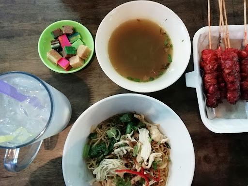 Kedai Makan Santubong & Kek Lapis Sarawak