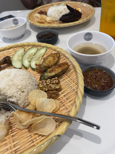 Sarapan Pagi Enak di Lawas: Tempat Terbaik untuk Menikmatinya 1 Makan Makan Restaurant