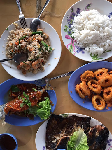 Medan Ikan Bakar Teluk Muroh ( Lumut, Perak )