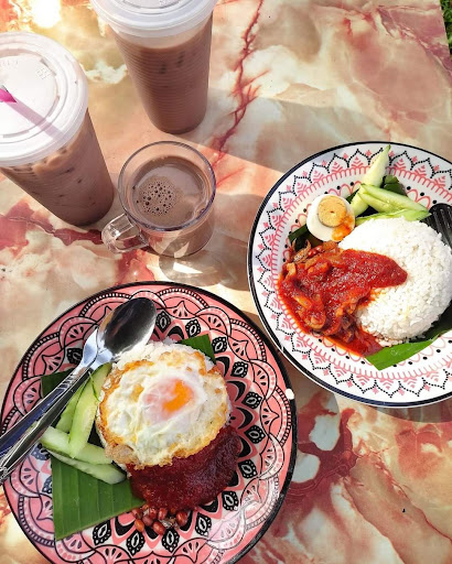 Sarapan pagi @ bawah pokok