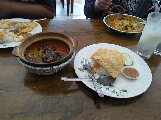 Restoran Dinding Gelas Besar