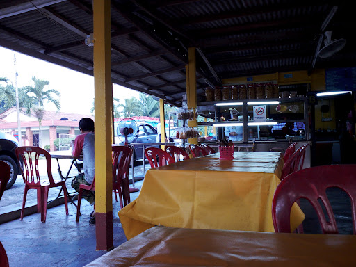 Warong Kak Izan Sarapan pagi & makan tengahari