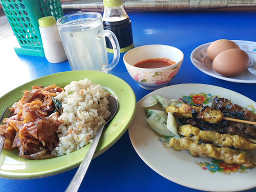 Warung Edah dan Keluarga