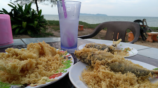 kedai Makan Pantai Kelulut