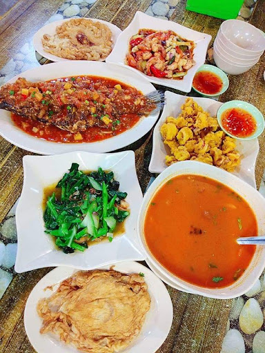 Dee Beach Tomyam Seafood, Mersing. 1 Dee Beach Tomyam Seafood, Mersing.